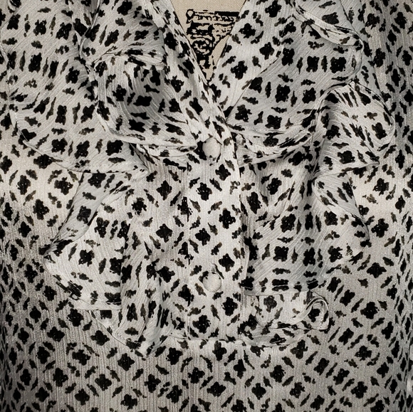 Tahari sleeveless shell top, size small - Picture 3 of 4